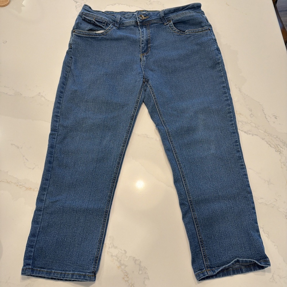 IQ & CO Cropped Jeans Women 14‎ Blue EUC Medium Wash Denim Stretch Regular Fit